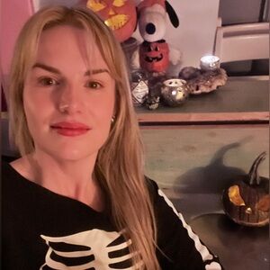 Meet your Posher, Aine